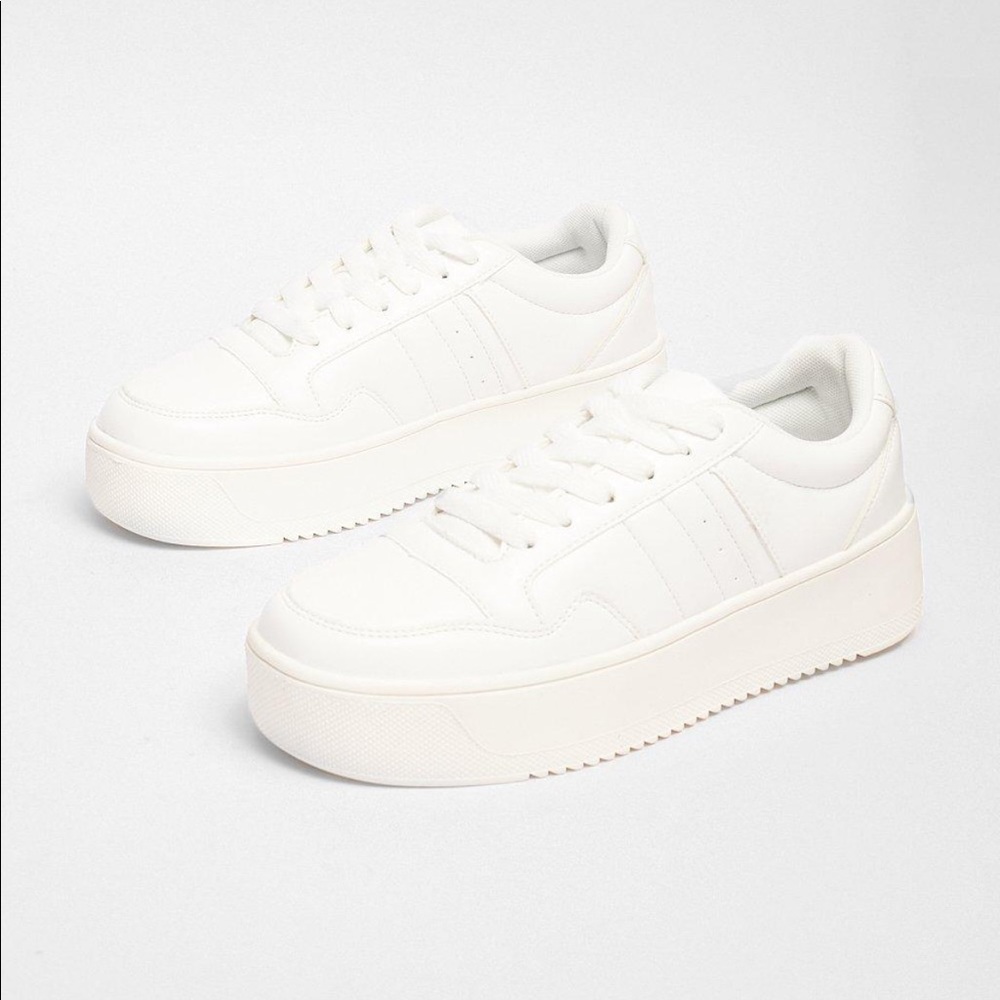 NWT Nasty Gal Faux Leather Platform Lace-Up Sneakers